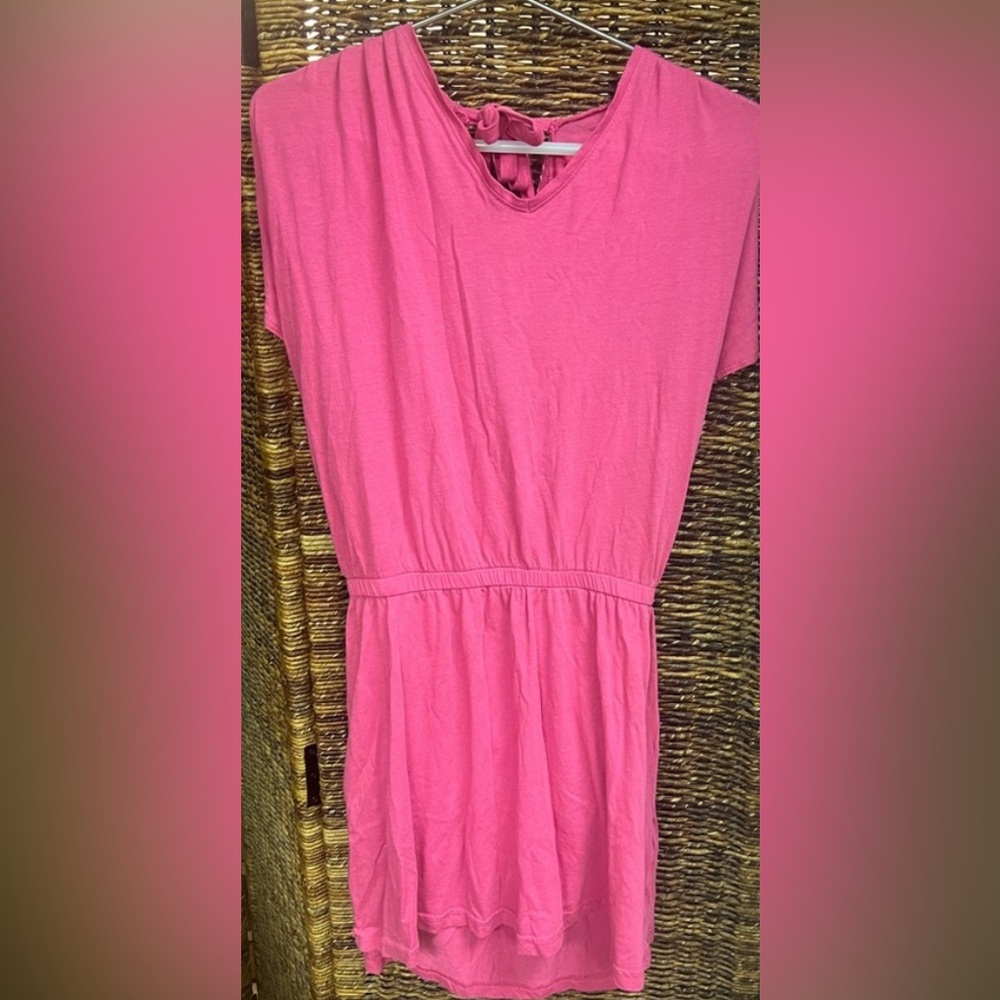 Serra-Pink Oversized shirt with leaf accent neck tie on back. Estimated size:Med